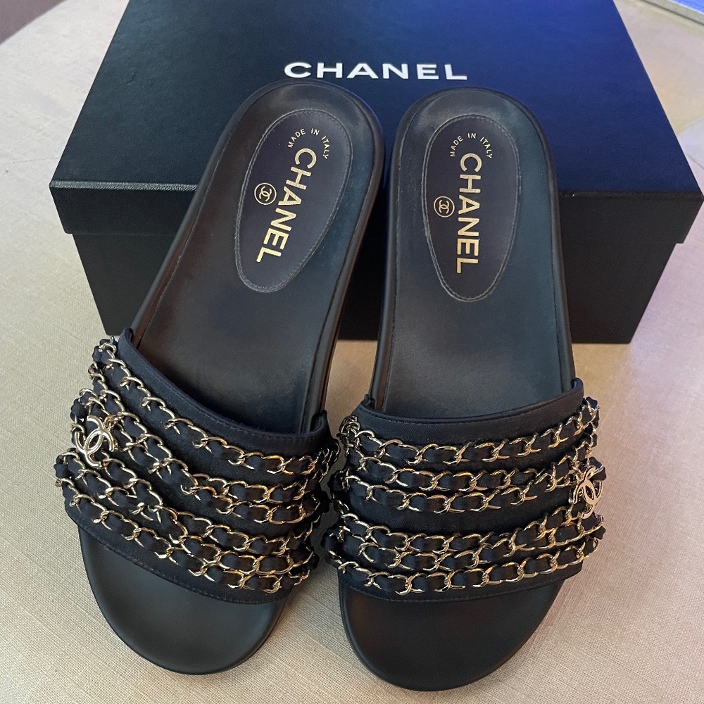 CHANEL Satin Canvas Chain Slide Sandals in size 39-Marine-WORN TWICE